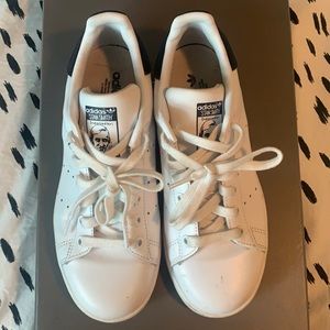 White and Navy Blue Adidas Stan Smiths Size 5